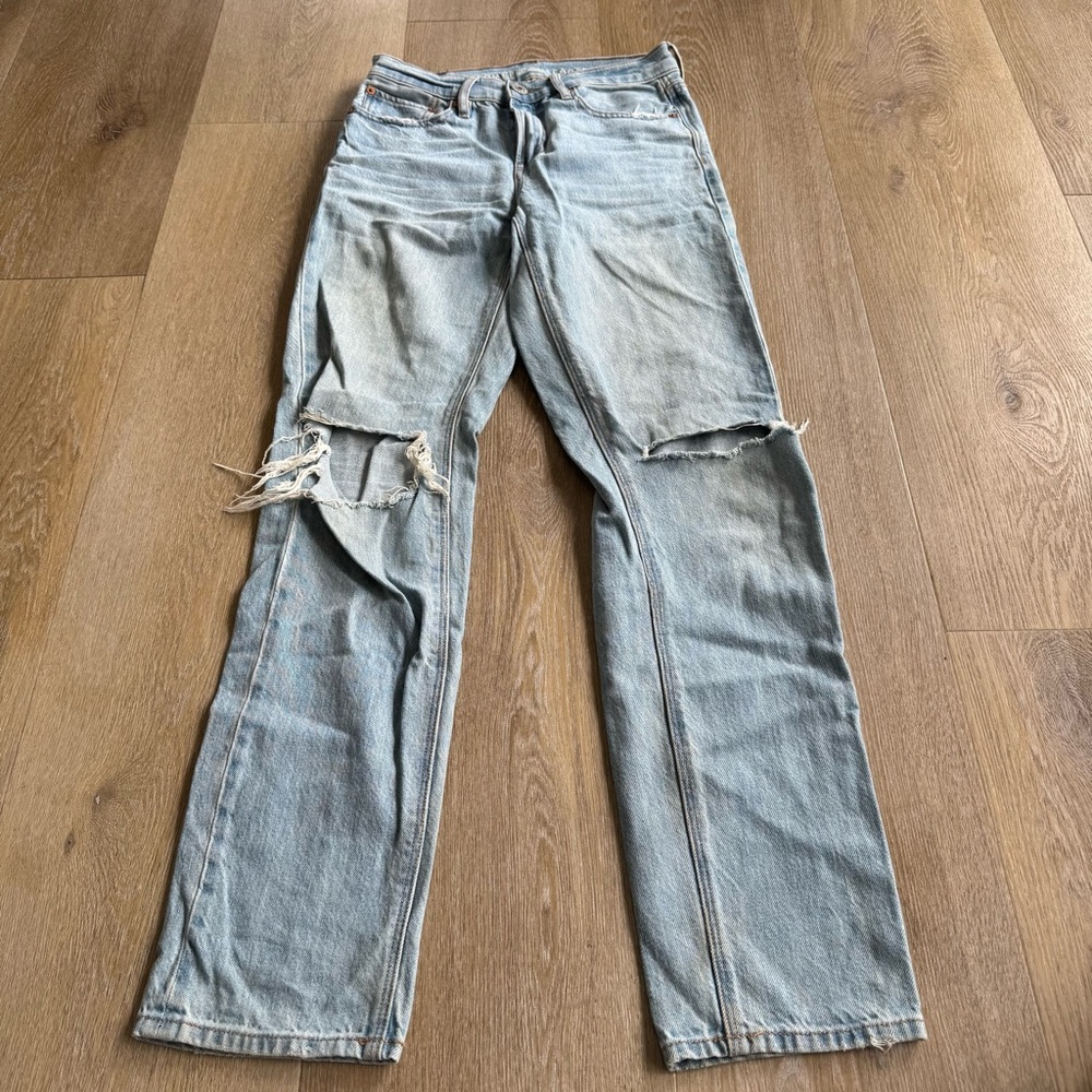 American Eagle 90’s Straight Leg Distressed Light Wash Jeans